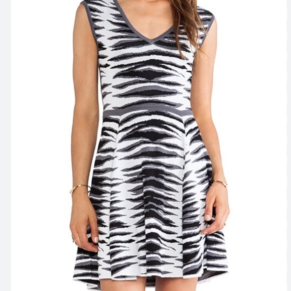 Milly Womens Ikat Jacquard sleeveless Flare Dress in black white multi L - Picture 1 of 9